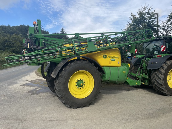 John Deere R740i Trailed sprayer