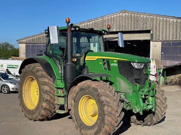 John Deere 6R 215