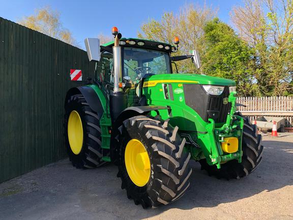 John Deere 6R 215